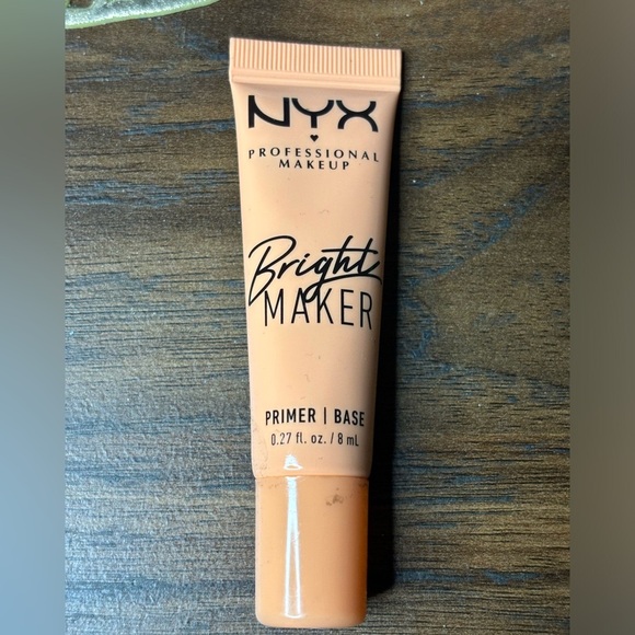 NYX Professional Makeup Bright Maker Brightening Primer Base, 0.27 fl. oz. - Picture 1 of 3